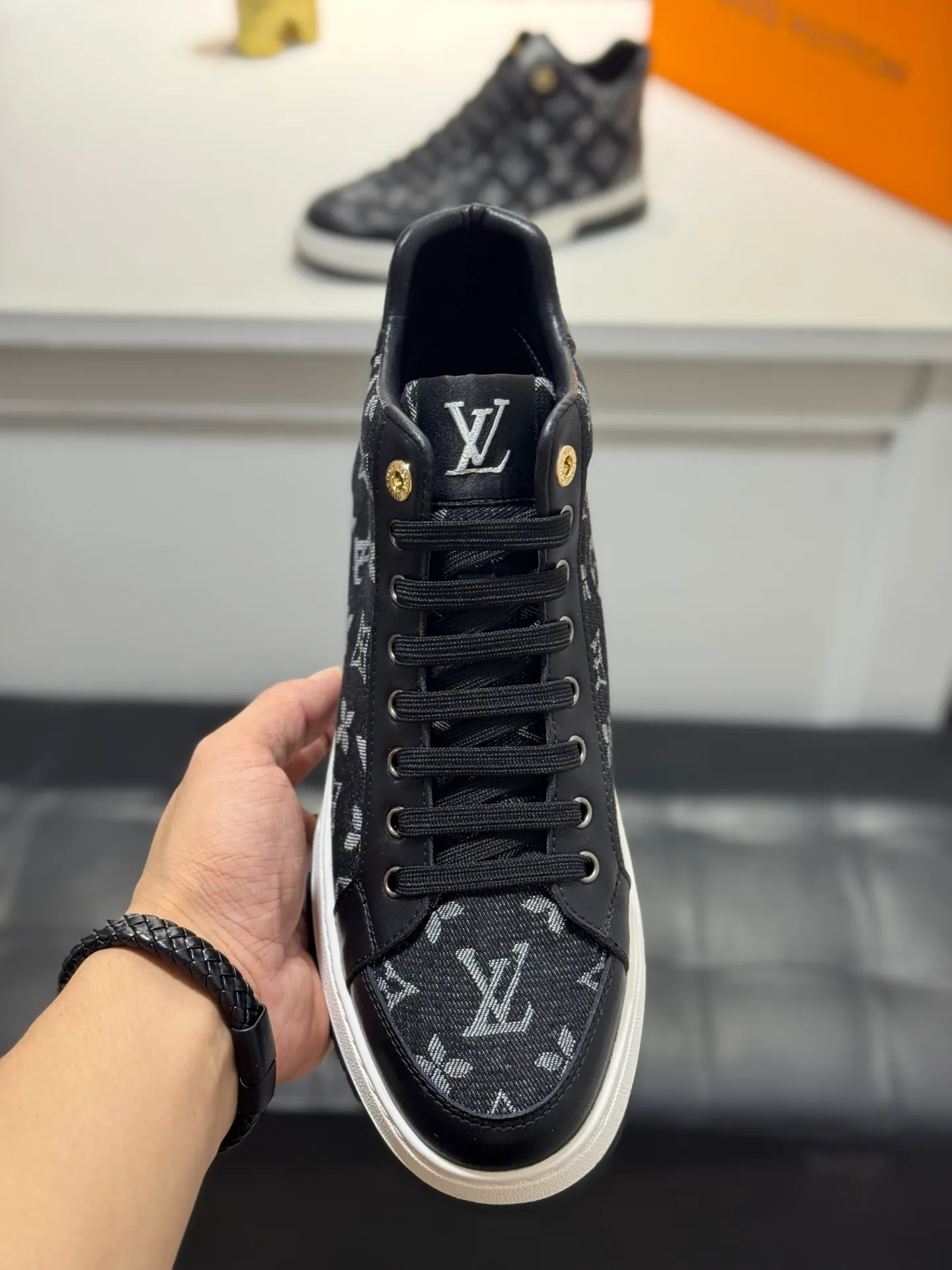 Men's shoes 💰420 [New style] 🐛🐛Top original order - Louis Vuitton®️ Trendy and fashionable yet low-key men's casual shoes, uppers made of LV denim spliced ​​with cowhide, comfortable and breathable, sheepskin lining, original rubber outsole, two colors available ~ a must-have for stylish men. Size: 38-44 (45 customized